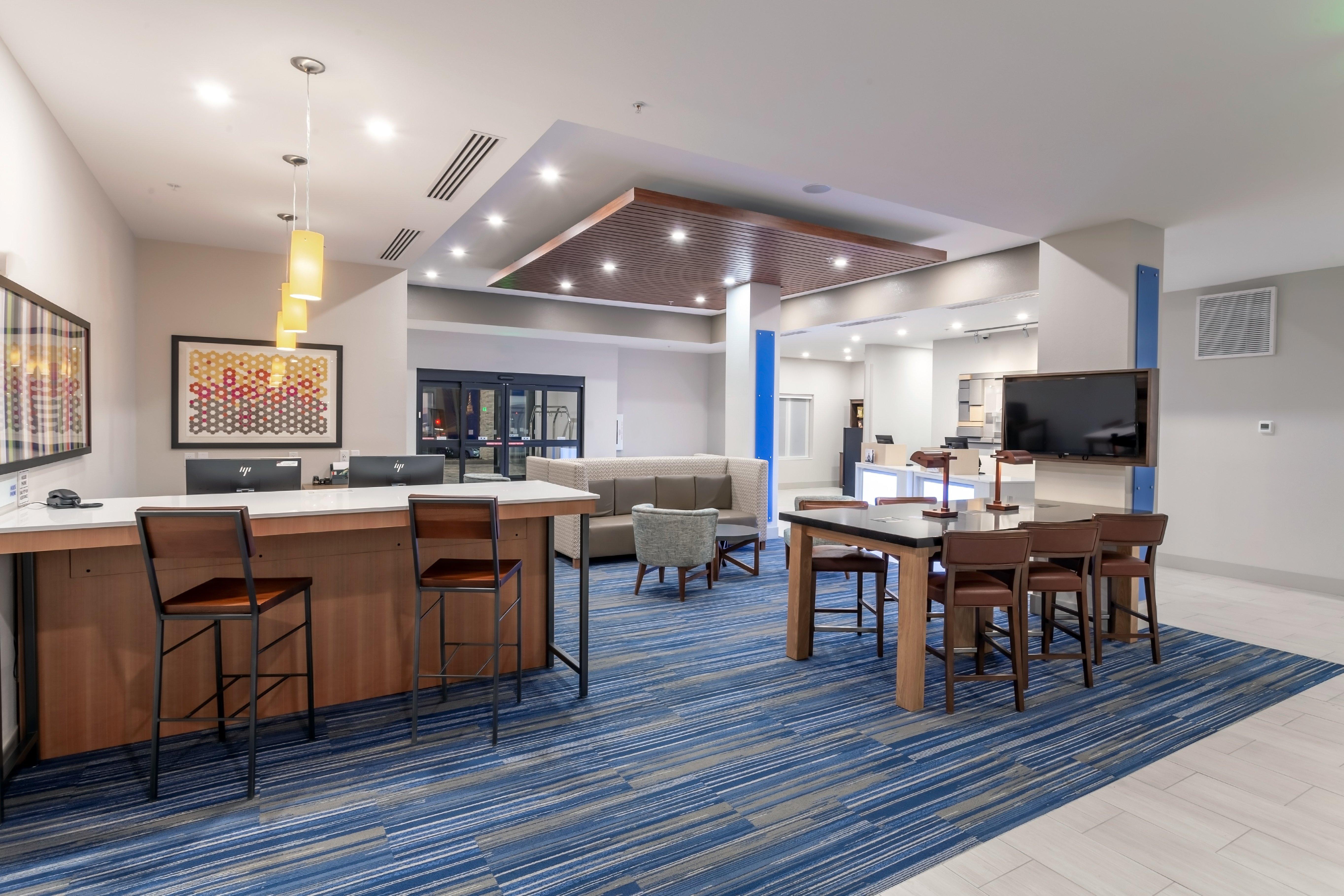 Holiday Inn Express & Suites - Columbus - Worthington By Ihg Екстер'єр фото